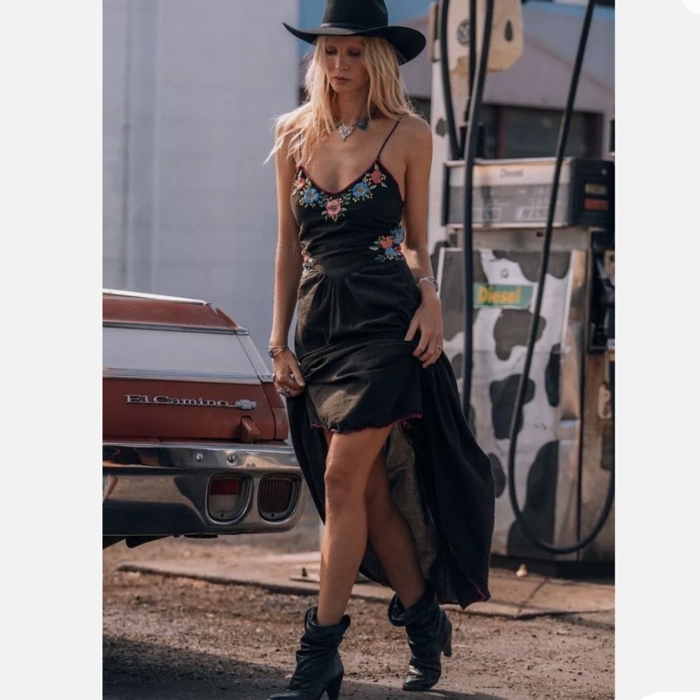 Chasing unicorn embroidered maxi dress - Picture 3 of 6